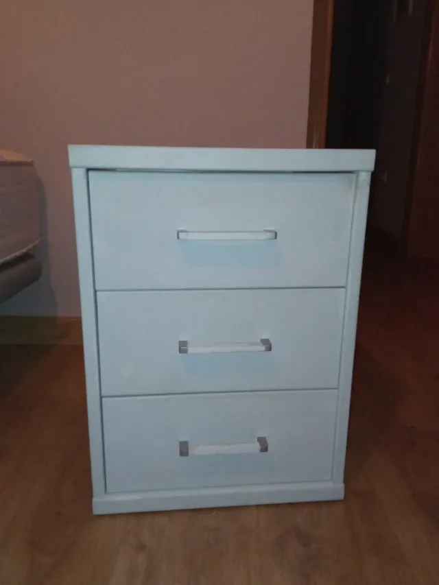 Mesita de noche 3 cajones madera