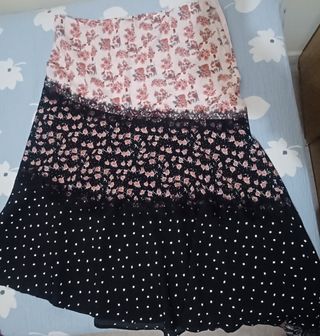Falda estampada floral y lunares