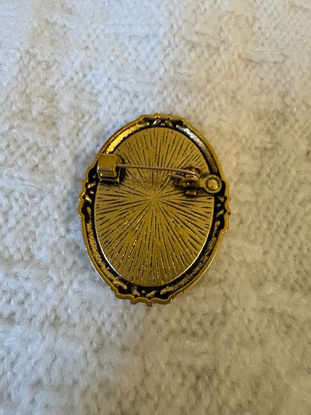 Broche Dama Clássica Dorato