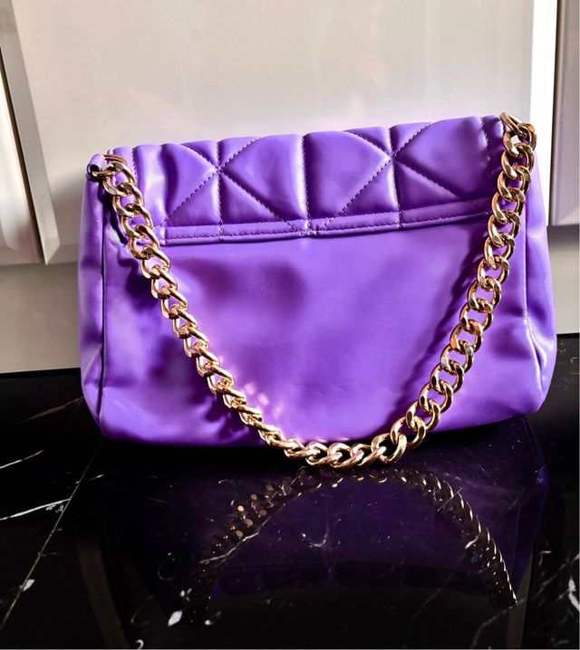 Borsa viola trapuntata con catena oro