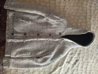 Cazadora de lana gris y negra