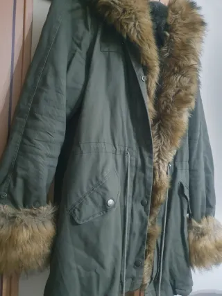 Parka verde con pelo