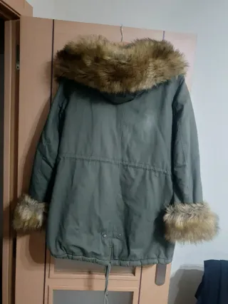 Parka verde con pelo