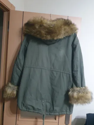 Parka verde con pelo