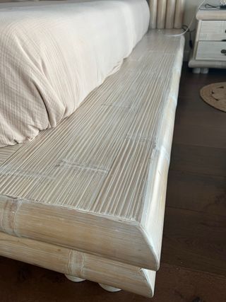 Cama doble de bambú y madera