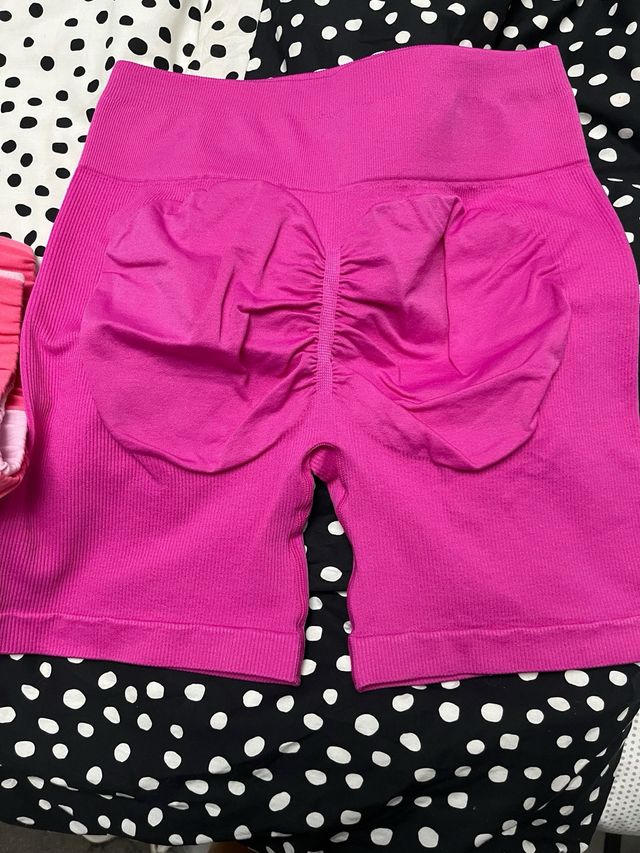 Leggings cortos color verde azulado y rosa fucsia