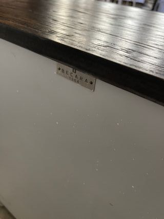 Cómoda madera envejecida