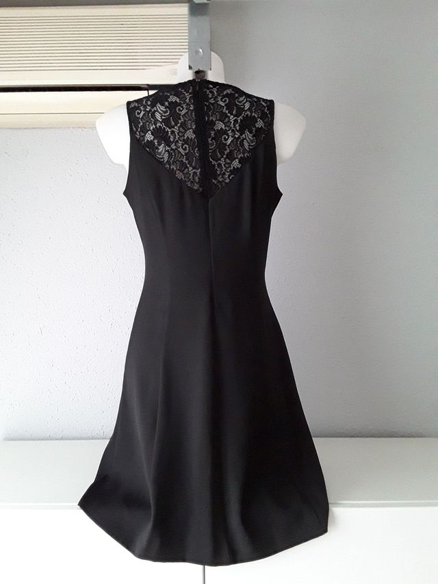 Vestido evasé cuello V de encaje. Merletti. T. 40