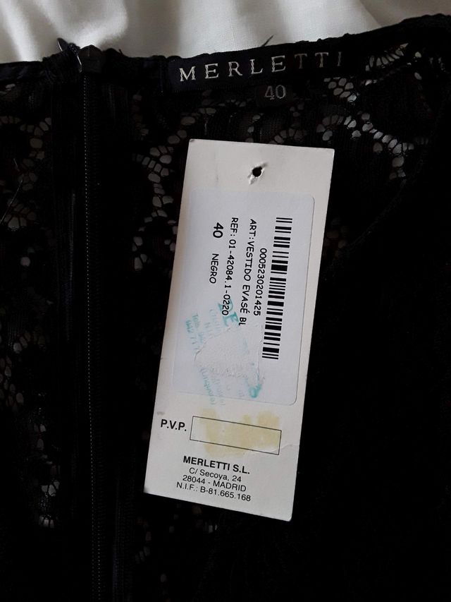 Vestido evasé cuello V de encaje. Merletti. T. 40