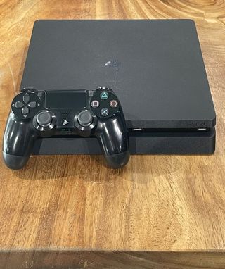 Consola PS4 con Mando y 1 juego