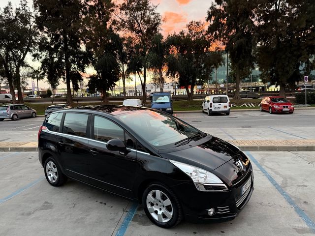 PEUGEOT 5008 1.6i 120CV 7 PLAZAS !! 130.000 KMS !!