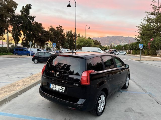 PEUGEOT 5008 1.6i 120CV 7 PLAZAS !! 130.000 KMS !!