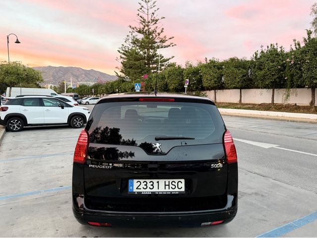 PEUGEOT 5008 1.6i 120CV 7 PLAZAS !! 130.000 KMS !!