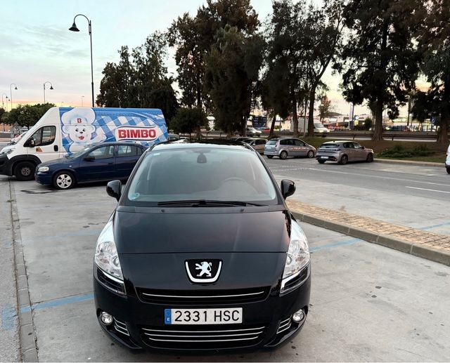 PEUGEOT 5008 1.6i 120CV 7 PLAZAS !! 130.000 KMS !!