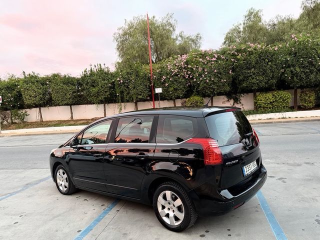 PEUGEOT 5008 1.6i 120CV 7 PLAZAS !! 130.000 KMS !!