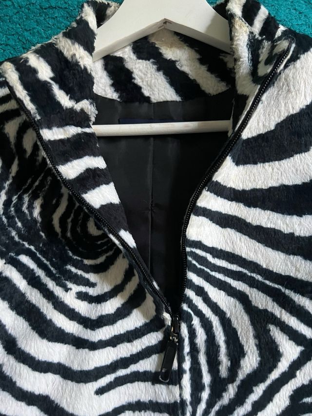 Chaqueta Cortefiel Peluche Cebra Talla 42/44