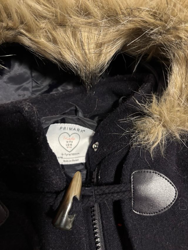 Abrigo Primark con capucha talla 6/7