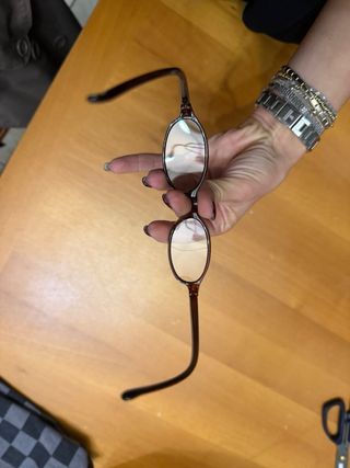 Occhiali alla moda marroni forma ovale