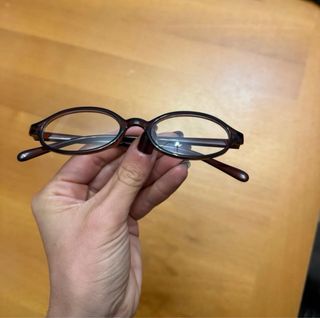 Occhiali alla moda marroni forma ovale