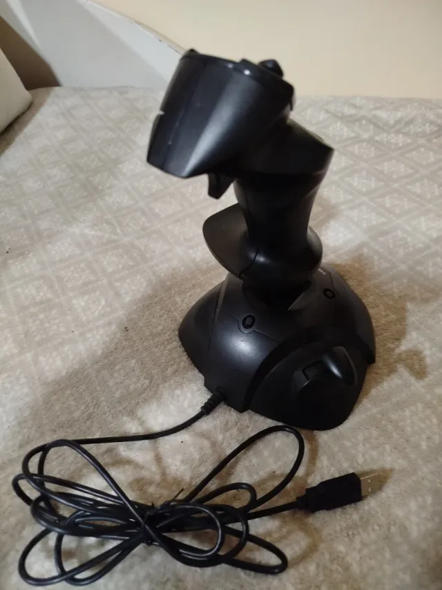 Joystick Thrustmaster USB