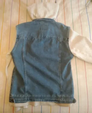 Cazadora vaquera con capucha y mangas algodón