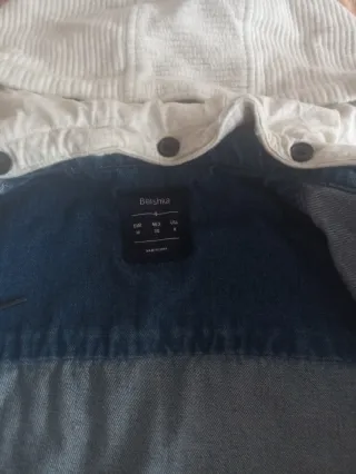 Cazadora vaquera con capucha y mangas algodón