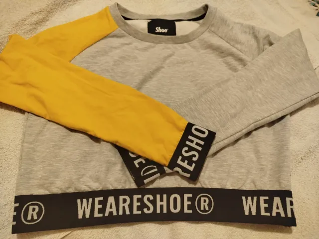 Felpa Shoe grigia con maniche gialle