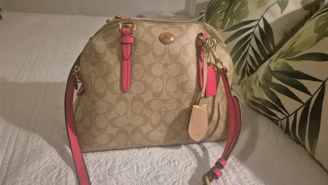 Bolso Coach Beige con Detalles Fucsia