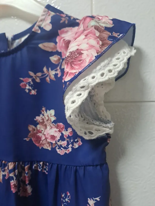 Vestido niña floral azul y camisa rosa