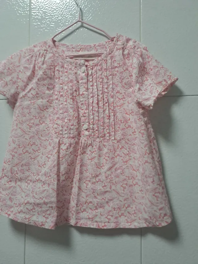Vestido niña floral azul y camisa rosa