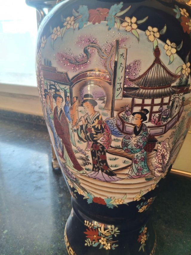 Jarrón decorativo cerámica dorada – estilo clásico