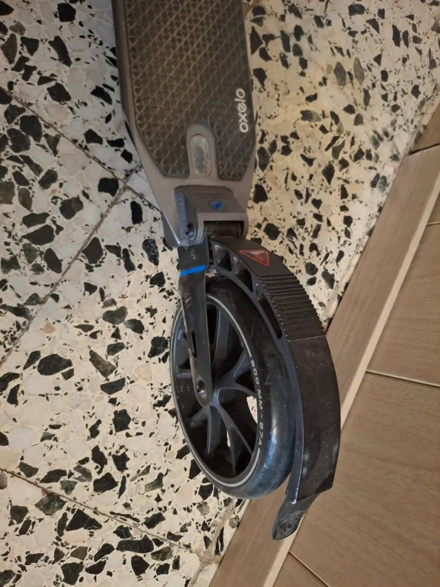 Patinete Oxelo gris doble suspension