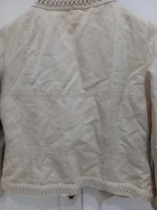 Giubbotto beige con dettagli