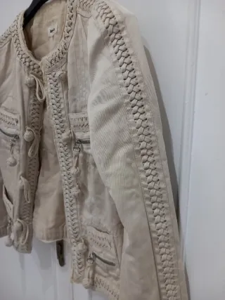 Giubbotto beige con dettagli