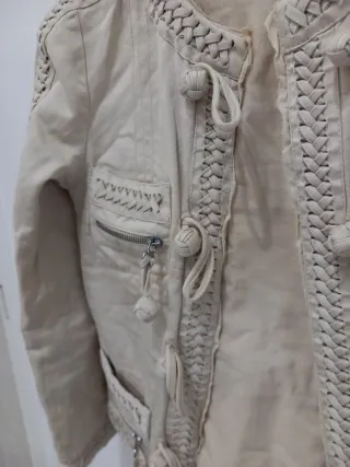 Giubbotto beige con dettagli