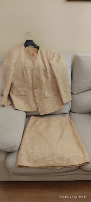 Traje chaqueta y falda Pilar Rueda