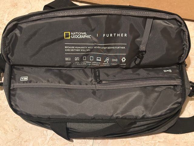 Mochila National Geographic Gris Oscuro