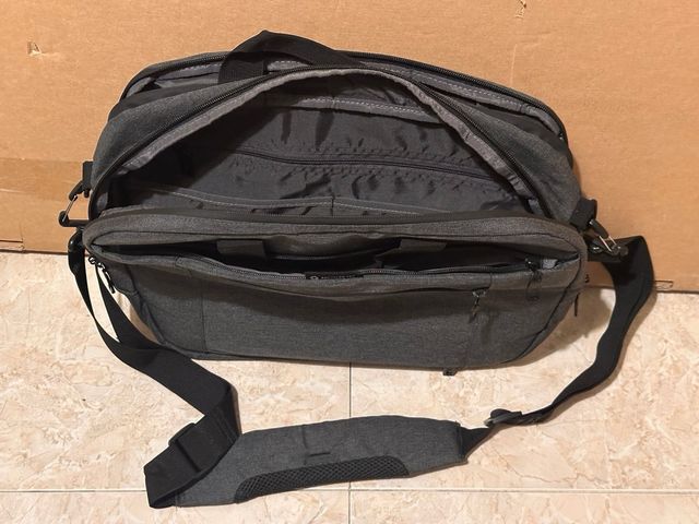 Mochila National Geographic Gris Oscuro