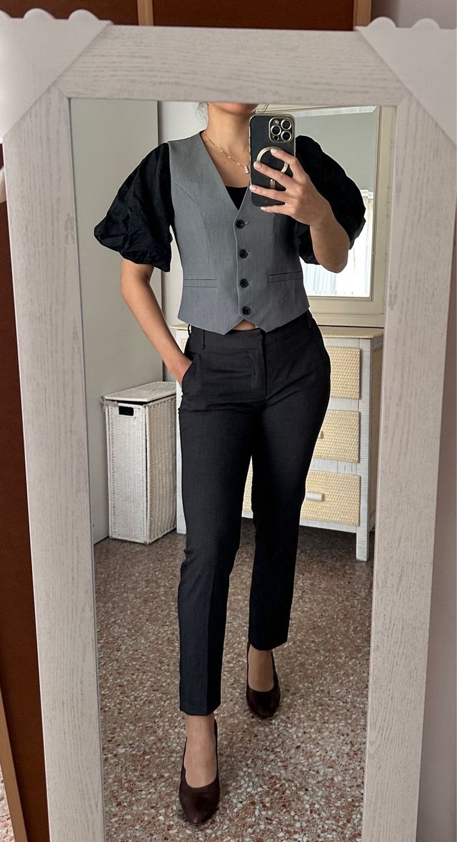 Pantalones grises y negros