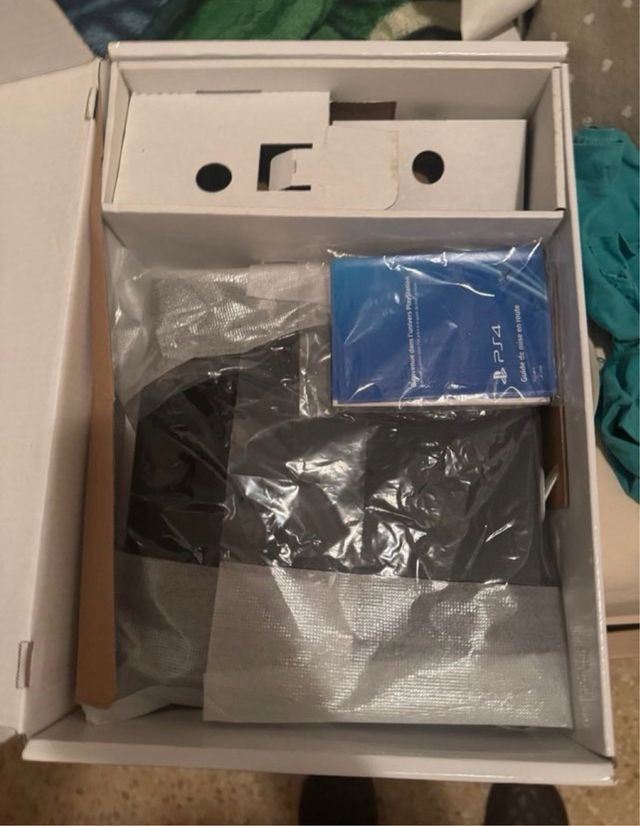 PS4 + Killzone + 7 juegos   y 2 mandos 500gb