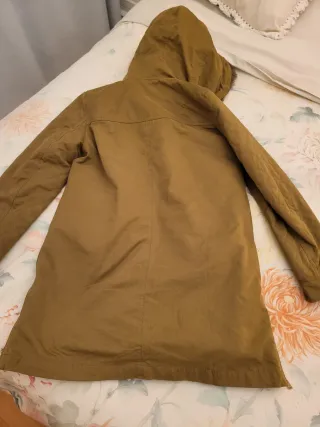 Parka Zara verde militar con capucha
