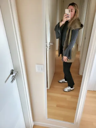 Parka Zara verde militar con capucha