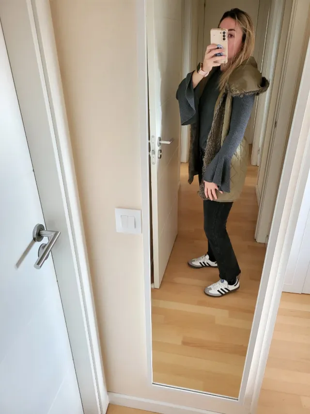 Parka Zara verde militar con capucha