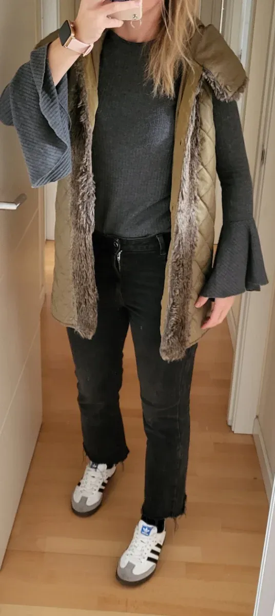 Parka Zara verde militar con capucha