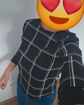 Blusa de cuadros manga acampanada