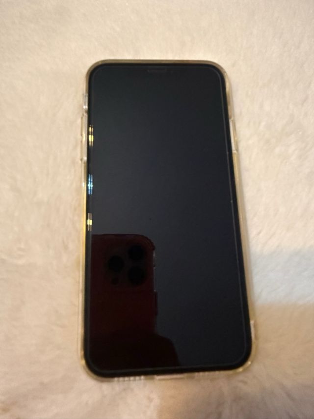 iPhone XR con funda protectora