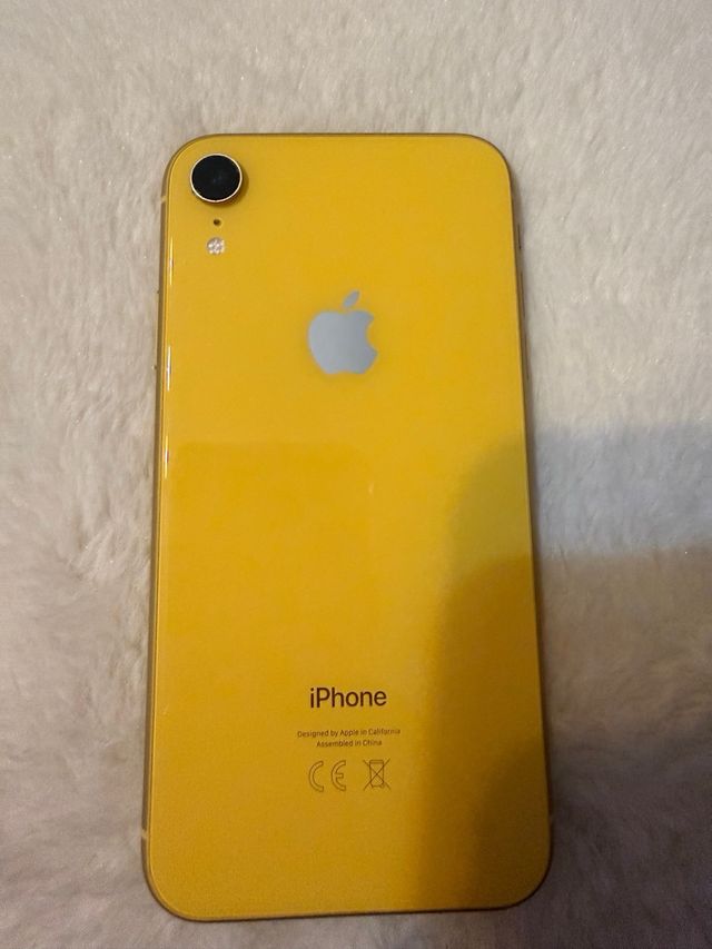 iPhone XR con funda protectora