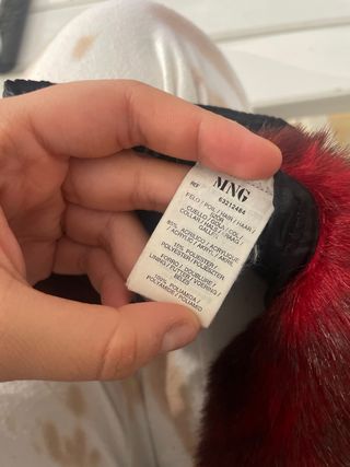 Bufanda de pelo sintético roja y marrón