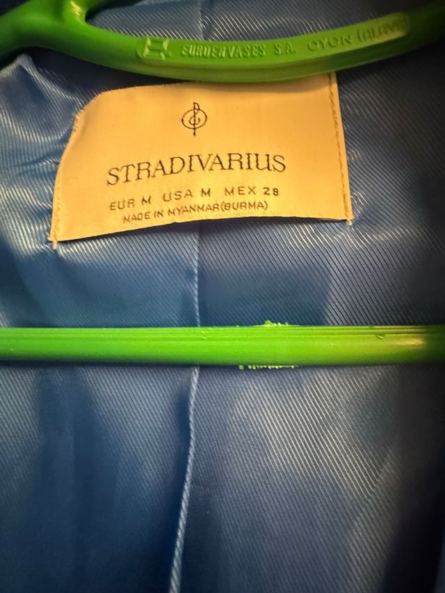 Traje Stradivarius azul eléctrico