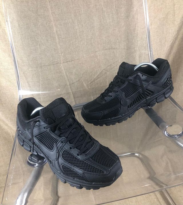 Nike Zoom Vomero 5 – Negras | Talla 44 EU
